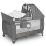 Patut pliant, Lionelo, Sven Plus, 120x60 cm, Cu doua nivele, Cu arcada jucarii, masuta de infasat, vibratii, melodii conform cu standardele europeane de securitate EN716 si EN12221, Grey Scandi