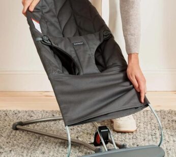 Balansoar BabyBjorn Bliss Anthracite cu aspect delicat de petala, tesatura matlasata (Gri)