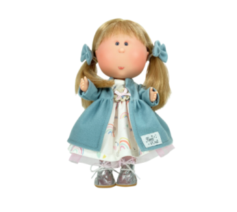 Papusa Nines D’Onil, Mia, cu parul blond si funde albastre, cu articulatii, cu miros de vanilie, 30 cm