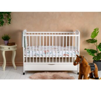 Patut din lemn bebe, 120×60 cm, Cu sertar, Din lemn de pin si mdf, Stabil si rezistent, Inaltime saltea reglabila pe 3 nivele, Laterala cu 3 bete detasabile, EN716-1, EN716-2, Alb, Qmini, Timmi Elephant, Resigilat