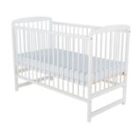 Patut din lemn bebe, 120x60 cm, Din lemn de pin, Stabil si rezistent, Inaltime saltea reglabila pe 3 nivele, Laterala cu 3 bete detasabile, EN716-1, EN716-2, Alb, Babyneeds, Ola