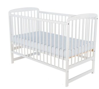Patut din lemn bebe, 120×60 cm, Din lemn de pin, Stabil si rezistent, Inaltime saltea reglabila pe 3 nivele, Laterala cu 3 bete detasabile, EN716-1, EN716-2, Alb, Babyneeds, Ola